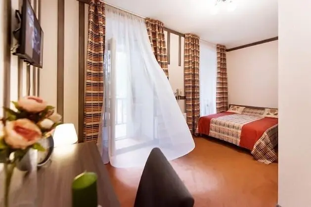 Tek Büyük veya İki Ayrı Yataklı Oda, Göl Manzaralı