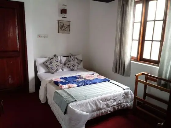 Economy Tek Büyük Yataklı Oda, 1 Çift Kişilik Yatak, Sigara İçilebilir, Özel Banyo (Room No 6)