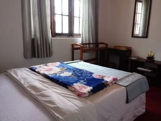 Economy Tek Büyük Yataklı Oda, 1 Çift Kişilik Yatak, Sigara İçilebilir, Özel Banyo (Room No 6)