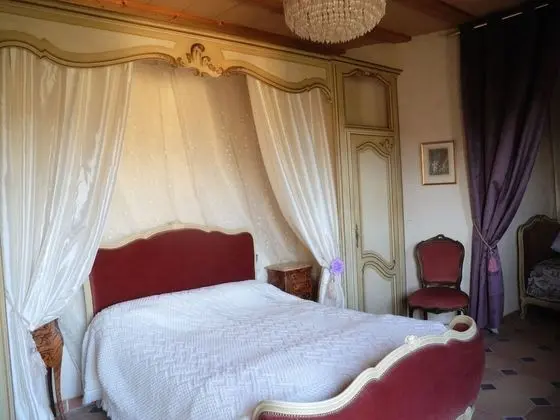 Üç Kişilik Oda (La Marquise)