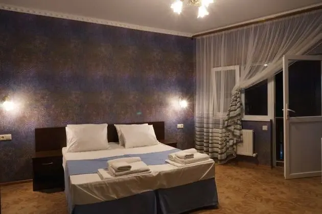 Deluxe Tek Büyük veya İki Ayrı Yataklı Oda, Balkon, Havuz Manzaralı