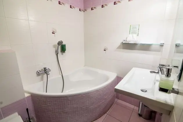 Comfort Tek Büyük veya İki Ayrı Yataklı Oda