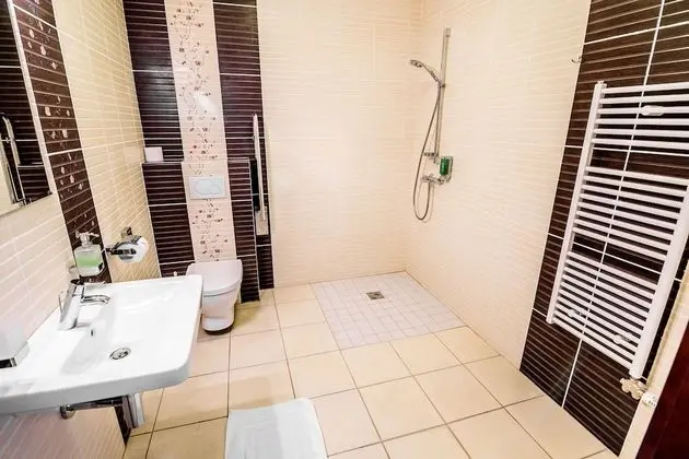 Comfort Tek Büyük veya İki Ayrı Yataklı Oda