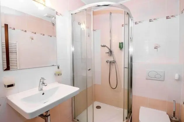 Comfort Tek Büyük veya İki Ayrı Yataklı Oda