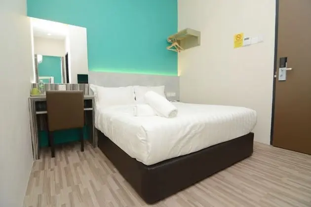 Standard Queen Room