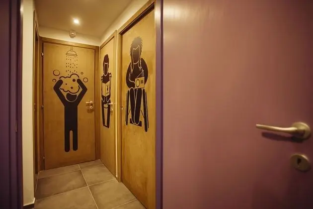 Ortak Ranzalı Oda, 1 Büyük (Queen) Boy Yatak, Ortak Banyo