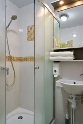 Family Dört Kişilik Oda, Ortak Banyo