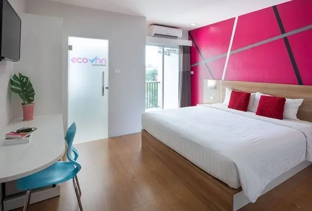Superior, 1 King Bed, Non Smoking, City View