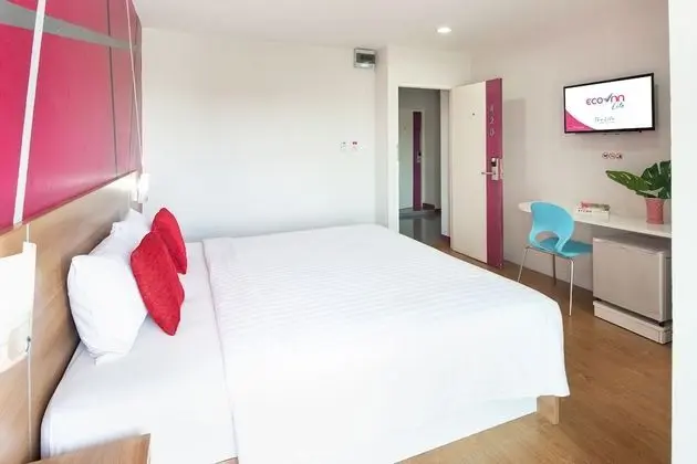 Superior, 1 King Bed, Non Smoking, City View