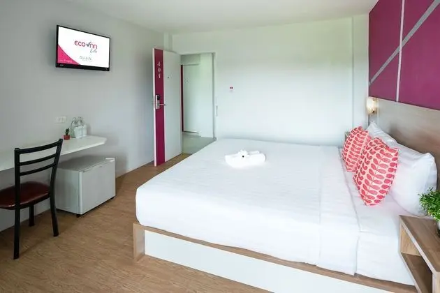 Superior, 1 King Bed, Non Smoking, City View