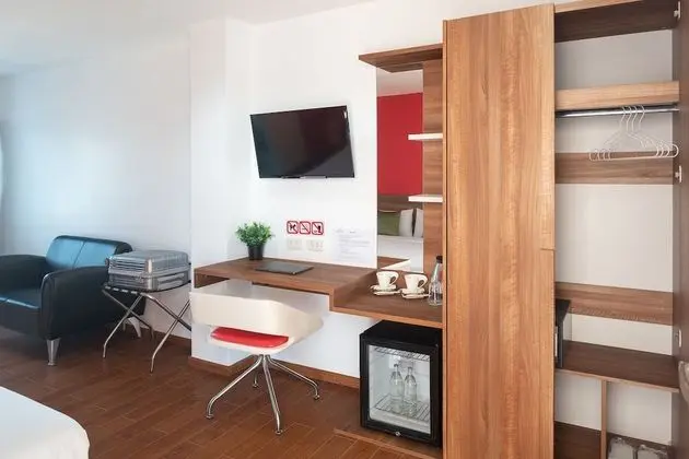 Deluxe, 2 Twin Beds, Non Smoking, City View