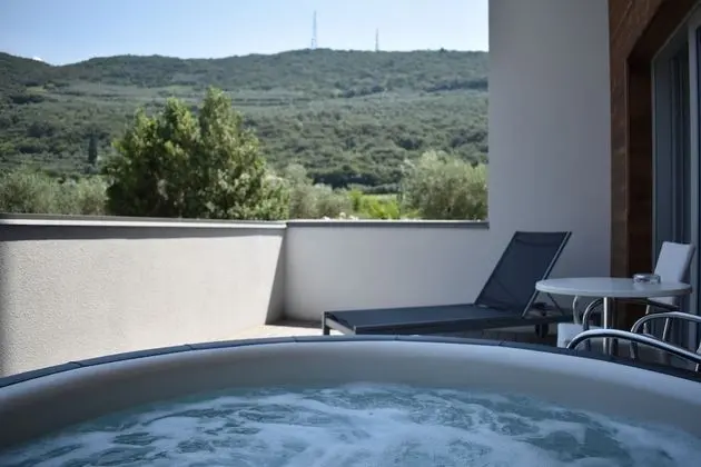 Luxury Apart Daire, 1 Büyük (Queen) Boy Yatak ve Çekyat, Havuz Manzaralı