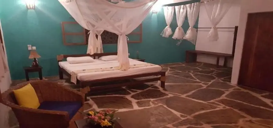 Standard Tek Büyük Yataklı Oda, Veranda, Havuz Manzaralı