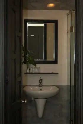Standard Tek Büyük Yataklı Oda (No Window)