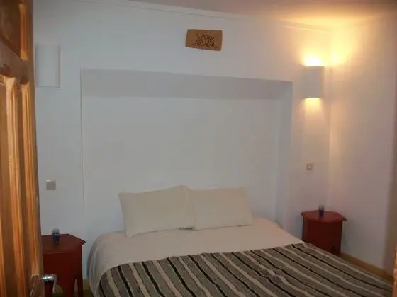 Üç Kişilik Oda, Sigara İçilmez