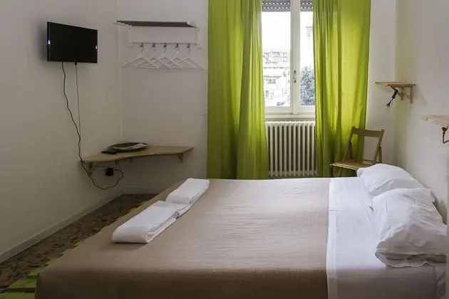 Tek Büyük veya İki Ayrı Yataklı Oda, Ortak Banyo