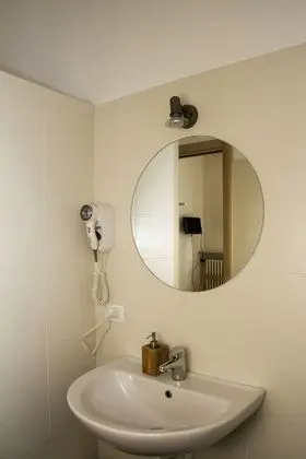 Tek Büyük veya İki Ayrı Yataklı Oda, Ortak Banyo