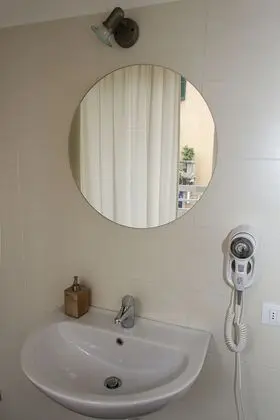 Tek Büyük veya İki Ayrı Yataklı Oda, Ortak Banyo