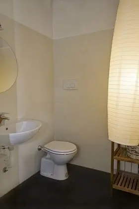 Tek Büyük veya İki Ayrı Yataklı Oda, Ortak Banyo