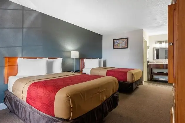 2 Double Beds, No Smoking