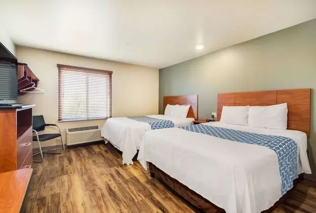 Oda, 2 Büyük (Queen) Boy Yatak, Sigara İçilmez (Efficiency)