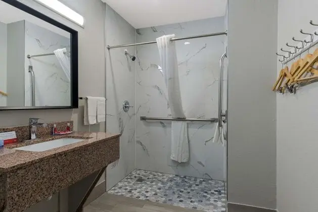 Oda, 1 En Büyük (King) Boy Yatak, Engellilere Uygun, Sigara İçilmez