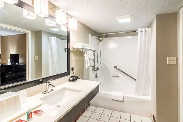 Oda, 1 En Büyük (King) Boy Yatak, Engellilere Uygun, Sigara İçilebilir