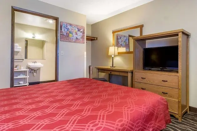 Superior Lake View 1 Queen Bed, Non Smoking