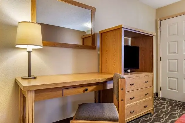 Superior Lake View 1 Queen Bed, Non Smoking