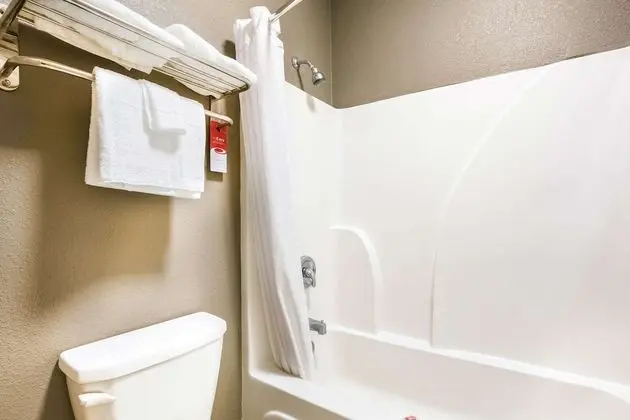 Oda, 2 Büyük (Queen) Boy Yatak, Engellilere Uygun, Sigara İçilmez