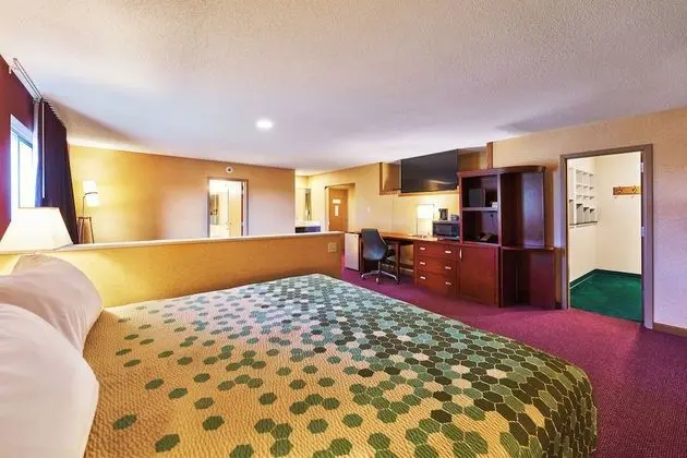 Süit, 1 En Büyük (King) Boy Yatak, Sigara İçilmez, Sıcak Su Küveti