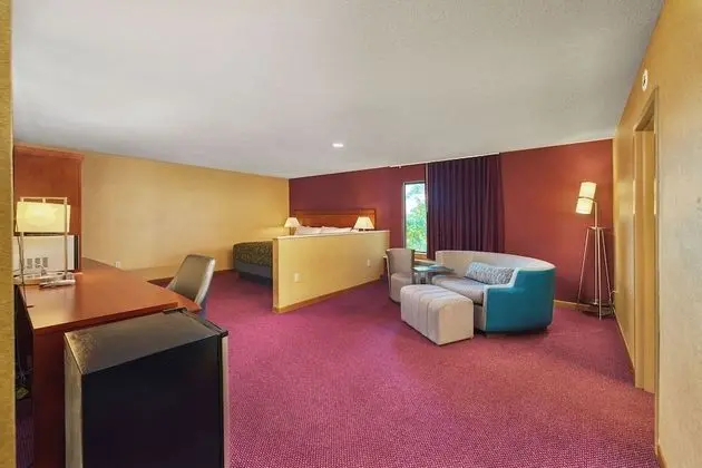 Süit, 1 En Büyük (King) Boy Yatak, Sigara İçilmez, Sıcak Su Küveti