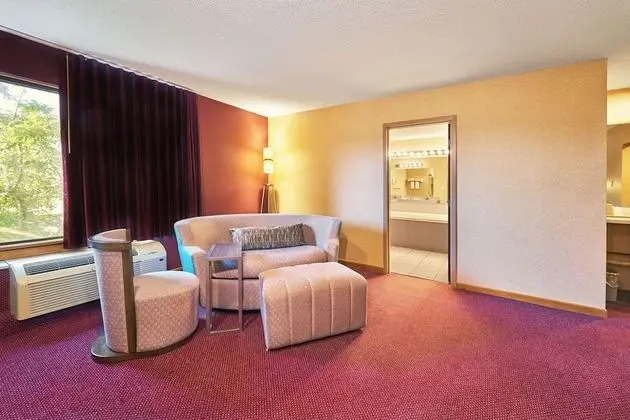 Süit, 1 En Büyük (King) Boy Yatak, Sigara İçilmez, Sıcak Su Küveti