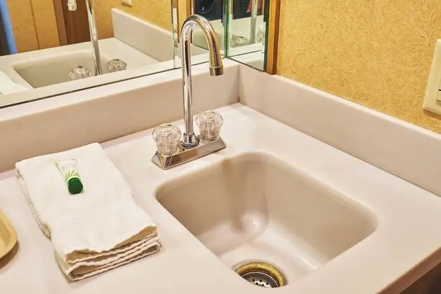 Süit, 1 En Büyük (King) Boy Yatak, Sigara İçilmez, Sıcak Su Küveti