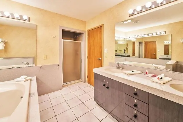 Süit, 1 En Büyük (King) Boy Yatak, Sigara İçilmez, Sıcak Su Küveti