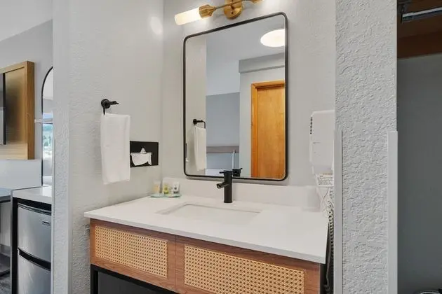 Oda, 2 Büyük (Queen) Boy Yatak, Sigara İçilmez