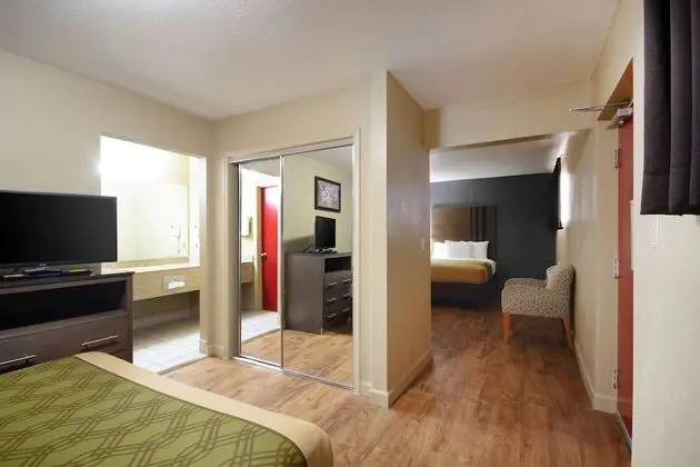 Süit, Birden Çok Yatak, Sigara İçilmez (3 Double Beds)