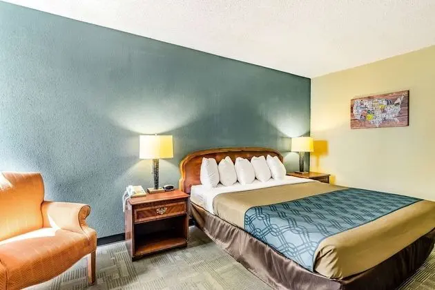 One Queen Bed NonSmoking,Efficiency