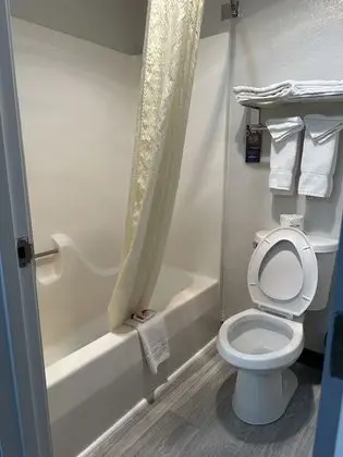 Oda, 1 En Büyük (King) Boy Yatak, Sigara İçilebilir (Pet Friendly)