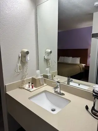 Oda, 1 En Büyük (King) Boy Yatak, Sigara İçilebilir (Pet Friendly)