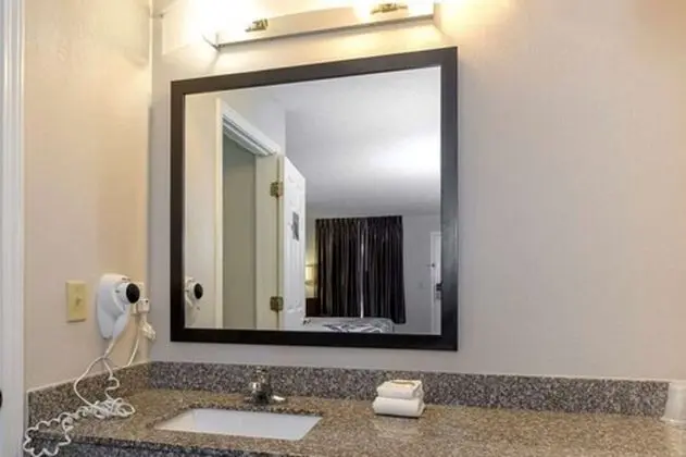 Oda, 2 Büyük (Queen) Boy Yatak, Sigara İçilmez