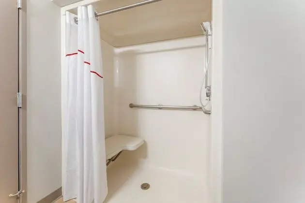 Engellilere uygun banyo