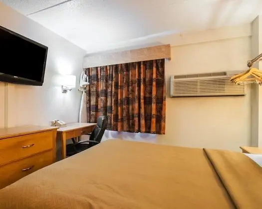1 King Bed, Nonsmoking, Accessible