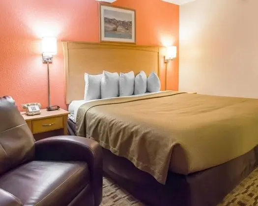 1 King Bed, Nonsmoking, Accessible