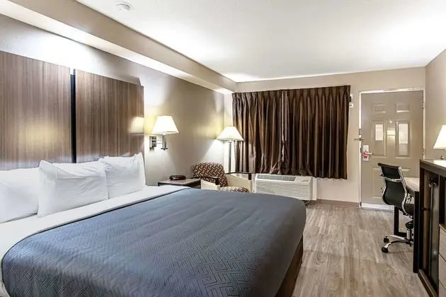 1 King Bed, Business Room, Nonsmoking