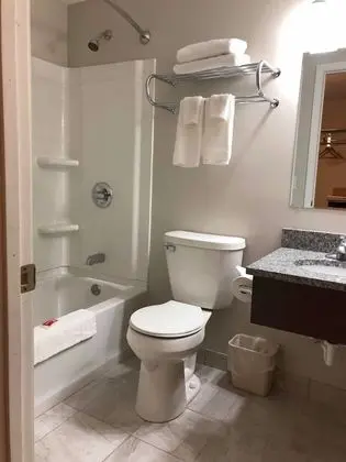 Oda, 2 Çift Kişilik Yatak, Sigara İçilmez, Balkon