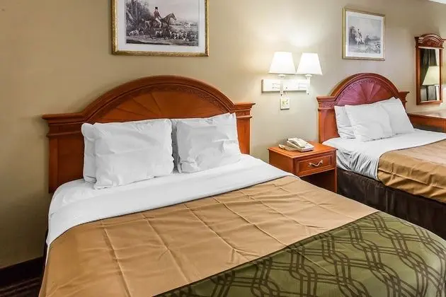 2 Queen Beds, Smoking