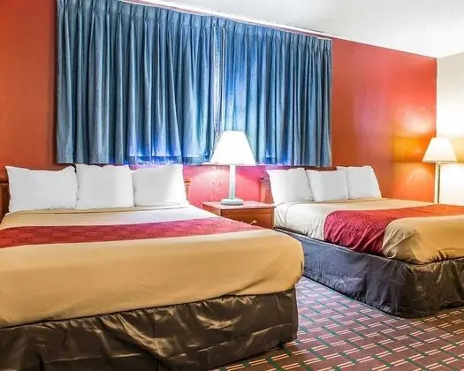 Standard 2 Queens Smoking