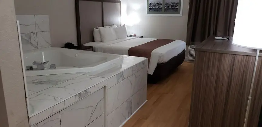 Oda, 1 En Büyük (King) Boy Yatak, Sigara İçilmez, Sıcak Su Küveti (Upgrade)