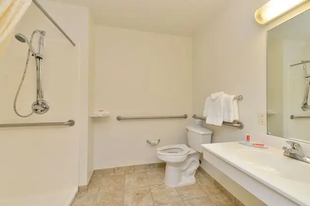 Oda, 2 Büyük (Queen) Boy Yatak, Engellilere Uygun, Sigara İçilmez